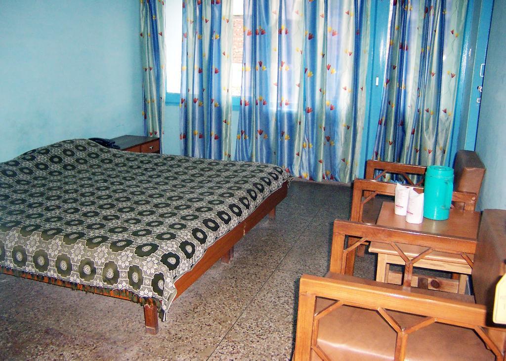 Hotel Mansarover International Haridwār Quarto foto