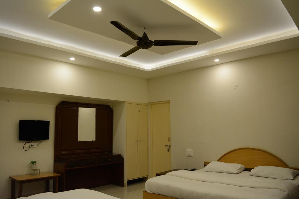 Hotel Mansarover International Haridwār Quarto foto